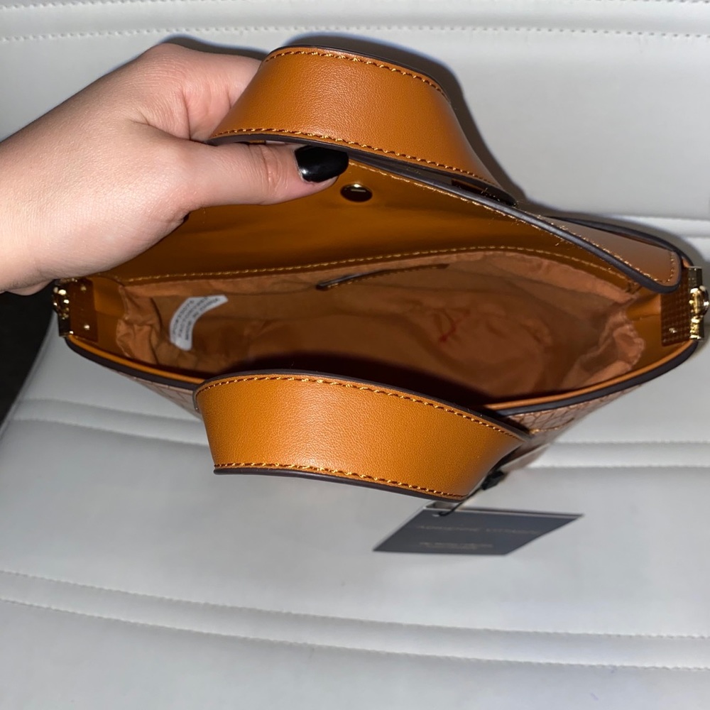 Purse - Picture 2 of 6